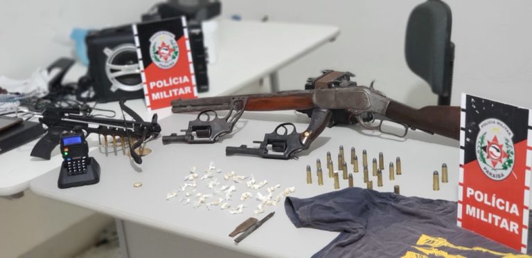 Trio suspeito de assaltos é detido com armas e até besta no Sertão