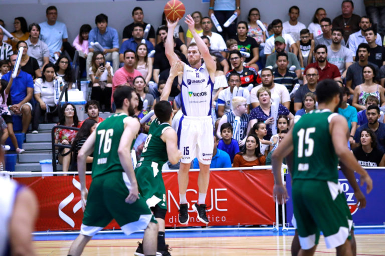 Histórico: Basquete Unifacisa bate Cerrado e vai às semi da Liga Ouro