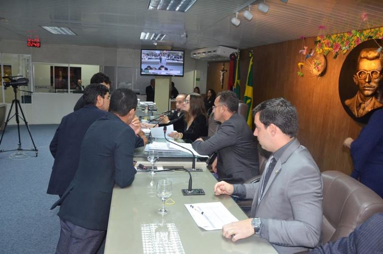 Câmara Municipal de Campina Grande realiza esforço concentrado e aprova 115 projetos