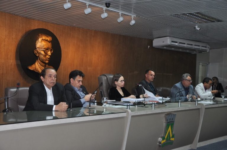 Câmara de Campina Grande aprova pacote de projetos, incluindo três do Poder Executivo