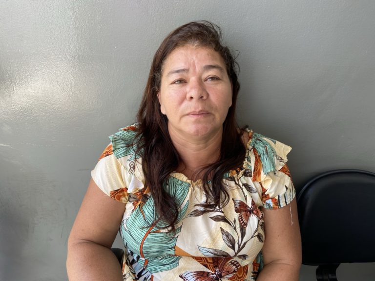 Mulher sofre tiro na perna e acusa policial de “dar” arma para crime