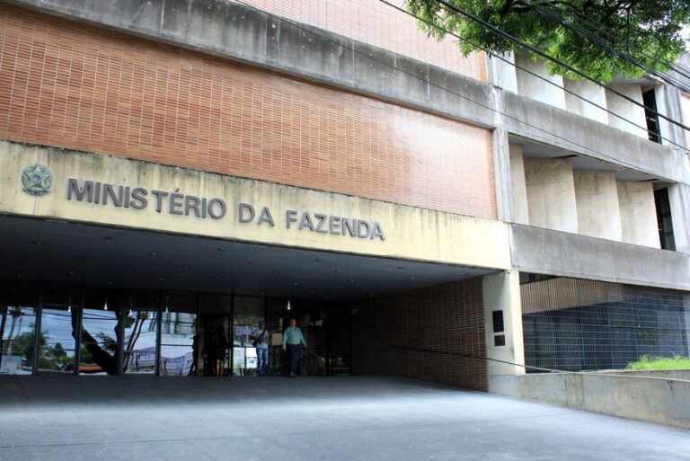 Receita Federal vai leiloar veículos, celulares e até videogames na PB; Saiba como participar