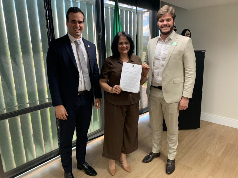 Bruno e Lucas são recebidos por ministra da Mulher em Brasília