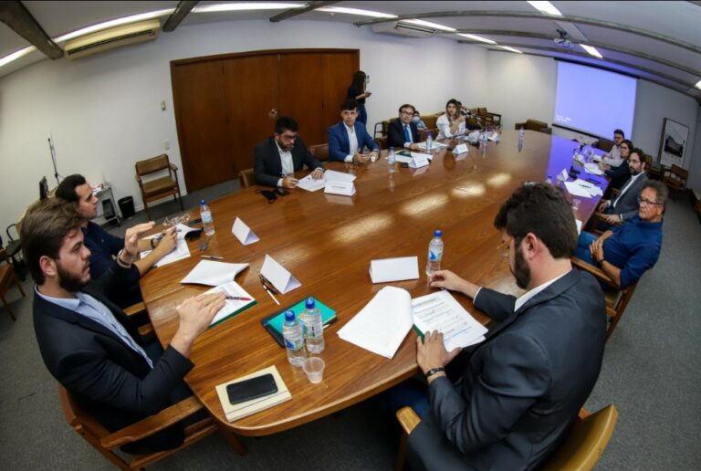 Comissão de Transição entrega relatórios à Bruno que devem nortear governo a partir de primeiro de janeiro