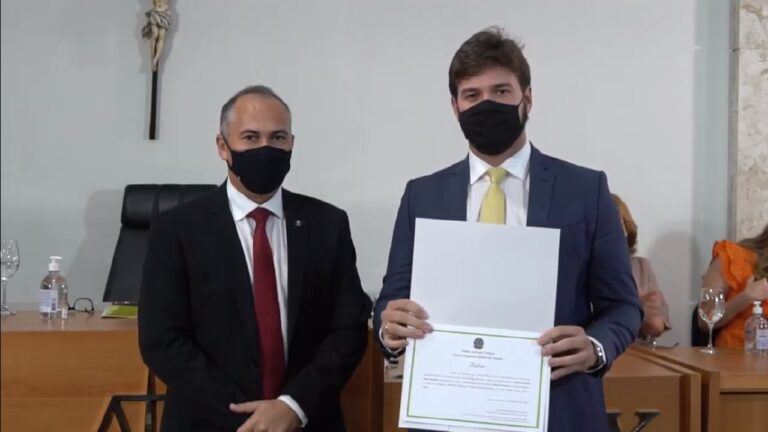 “Este é um momento de muita emoção”, diz Bruno em solenidade de diplomação
