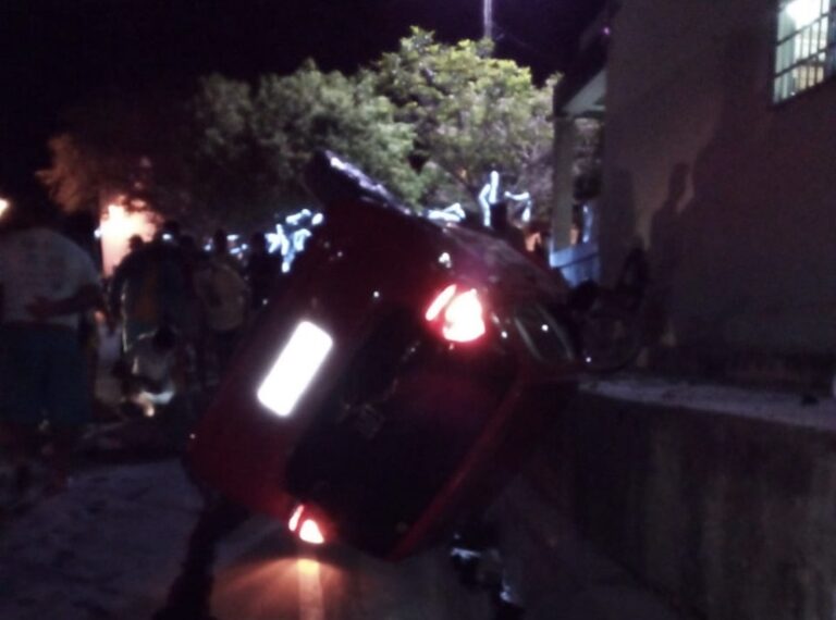 Confira vídeo de acidente entre carro e duas motos em Jenipapo