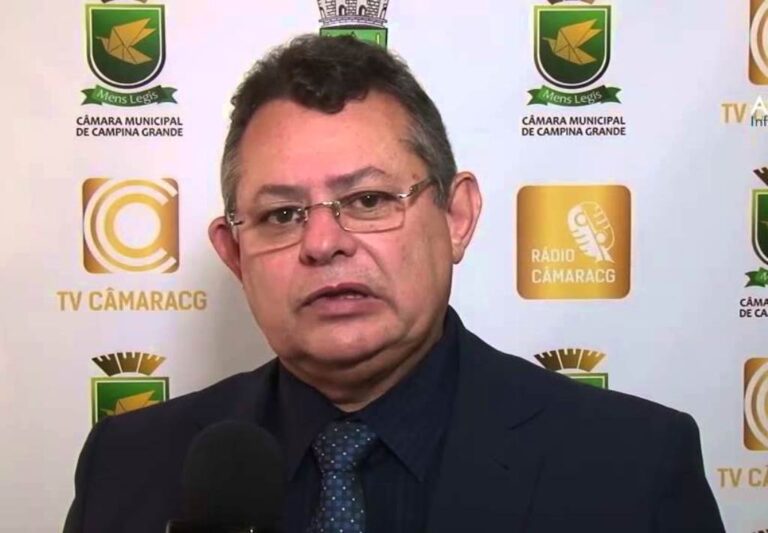 Pimentel piora e precisa ser entubado