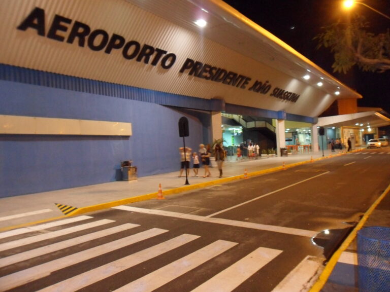 Campina Grande recebe 15 pacientes com Covid-19 vindos de Manaus na noite desta quarta