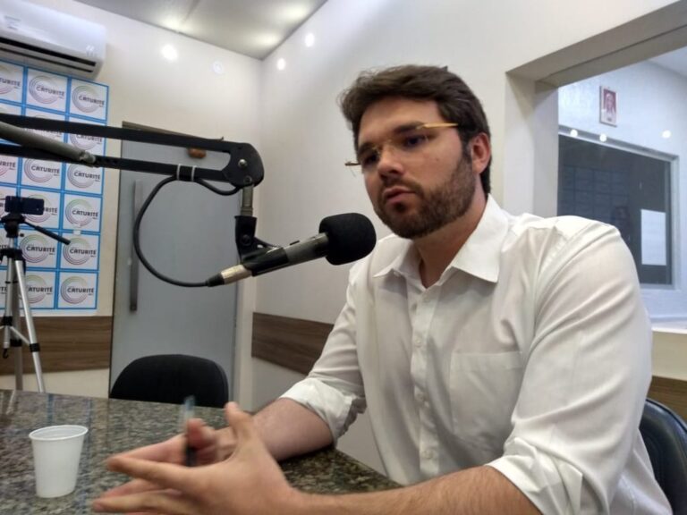 Município vai debater se aulas acontecerão presencialmente ou de forma remota; matrículas começam dia 21