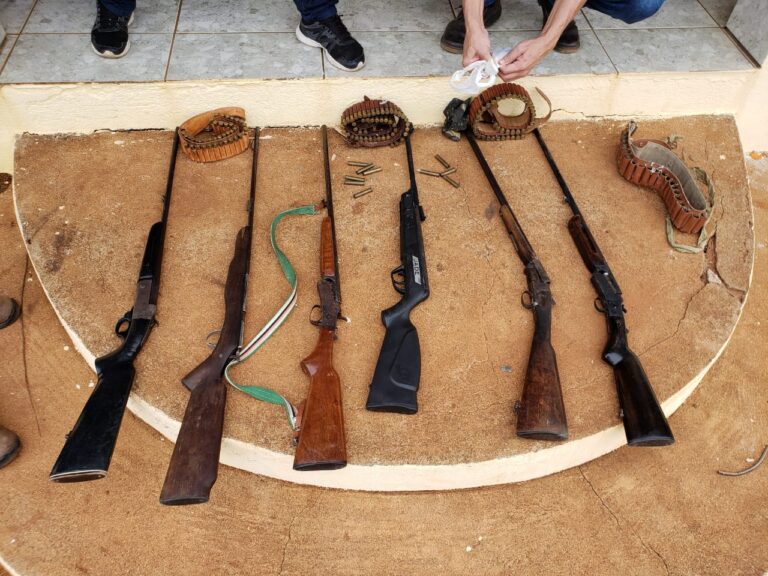Polícia apreende seis espingardas que pertencem a detento que está preso em CG
