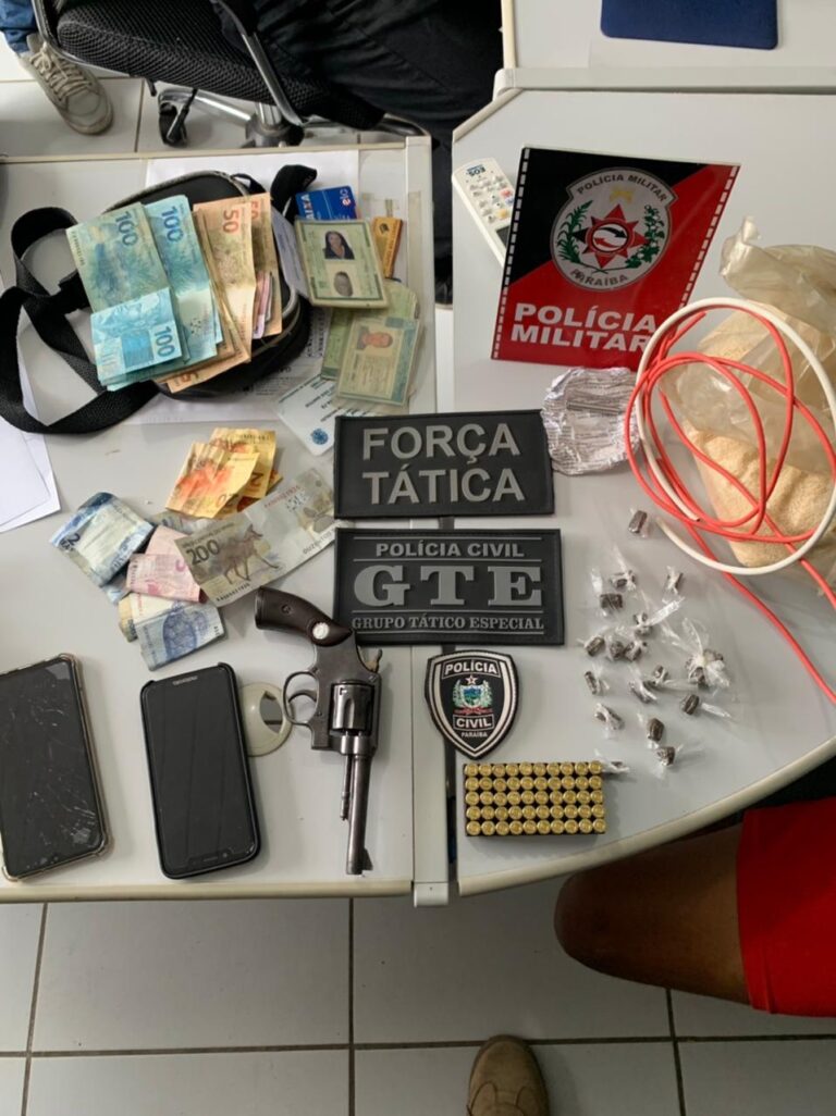 Dupla é presa com arma, munições, explosivos e drogas em Cubati