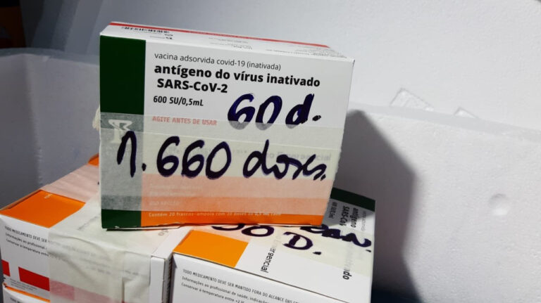 Campina Grande recebe mais doses de vacinas contra a Covid-19 e novo público começa a ser imunizado a partir de terça