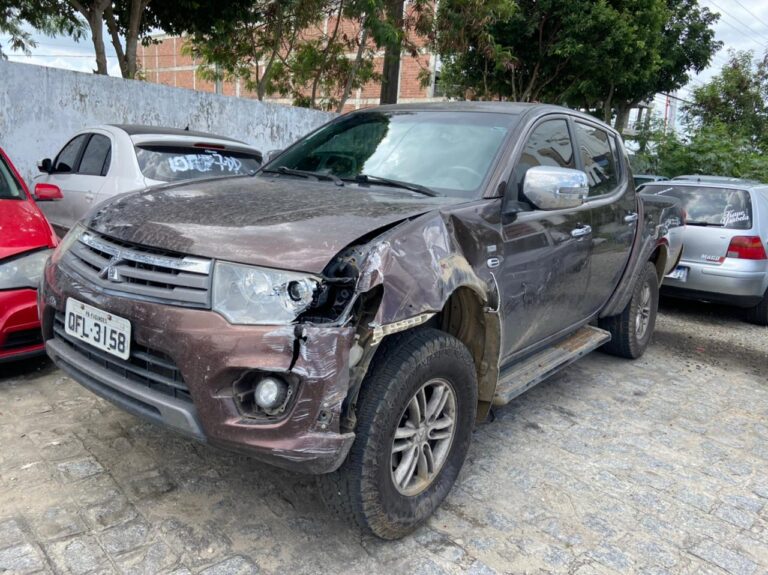 Polícia apreende três adolescentes e recupera L200 tomada por assalto em CG