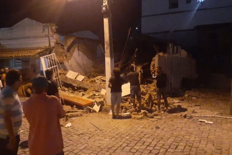 Agência bancária é explodida durante a madrugada na Paraíba e fica completamente destruída