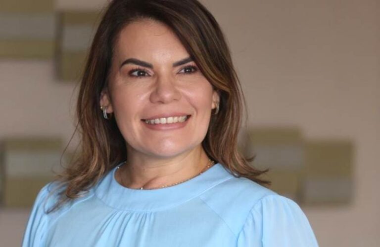 Vereadora é mais uma vítima de flanelinhas em semáforo de Campina Grande, “tentou esguichar água em meu rosto”