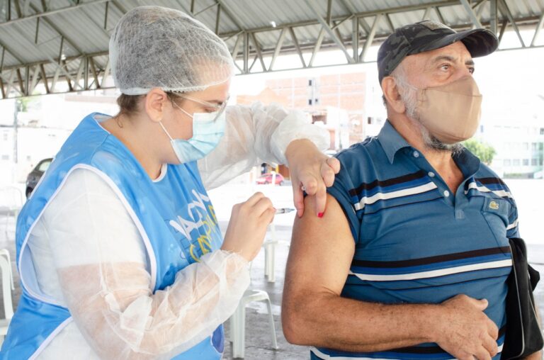 Governo da PB prega cautela sobre nova variante da Covid-19 e destaca importância da vacinação