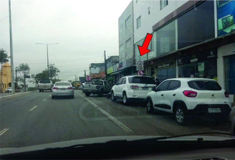Faixa exclusiva de ônibus na Floriano Peixoto não está sendo respeitada, alerta o Sitrans
