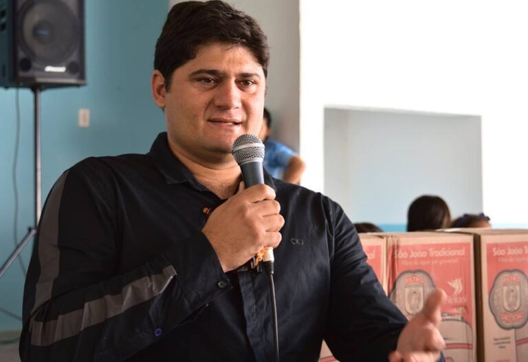 Prefeito caririzeiro decreta aumento de salários dele e do vice, em plena pandemia