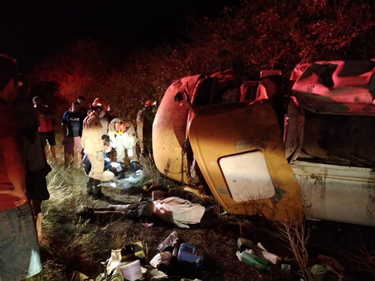 Motorista de caminhão-pipa morre após perder o controle e veículo capotar entre Boa Vista e Cabaceiras
