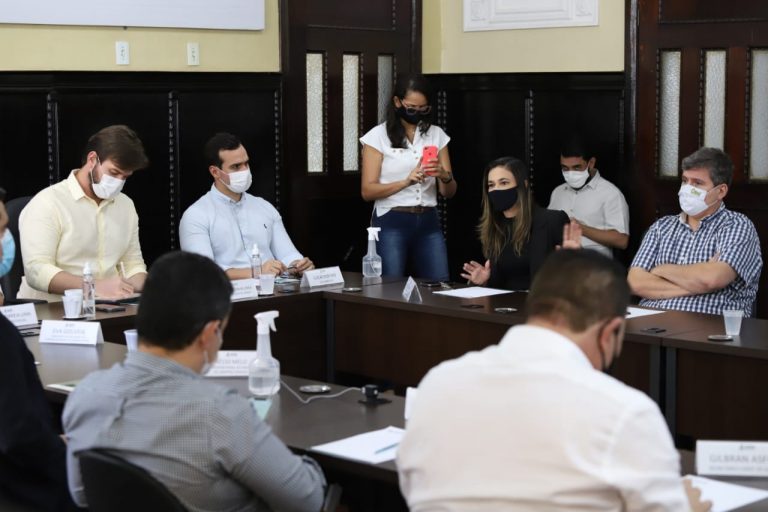 Em decreto, prefeito amplia para 300 pessoas o público de eventos em Campina Grande