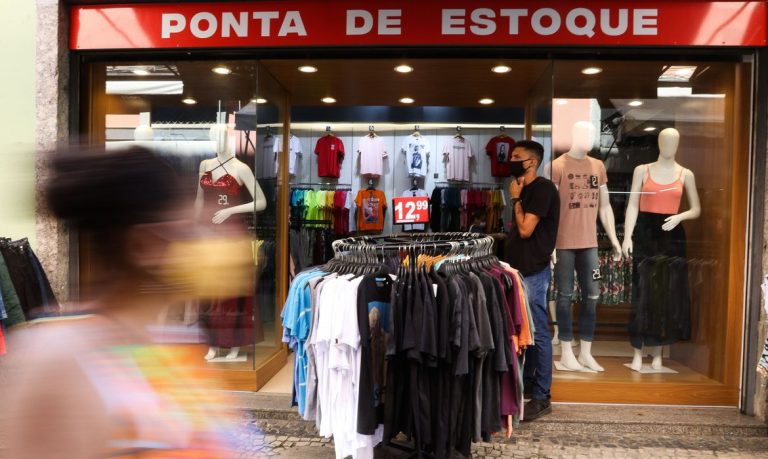 Comércio volta a crescer e atinge patamar recorde, diz IBGE