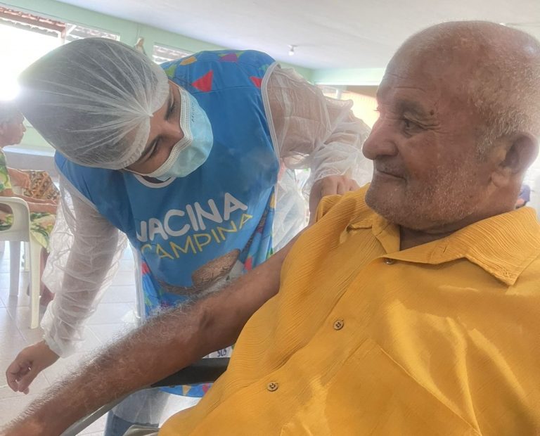 COVID-19: Idosos e imunossuprimidos recebem terceira dose nesta terça, em Campina Grande