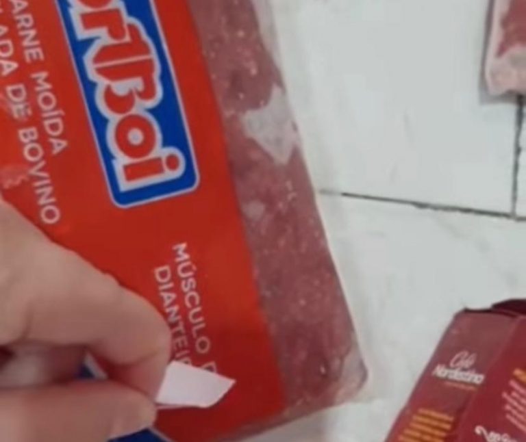 Merendeiras encontram sinal de adulteração em carne fornecida para estudantes de CG