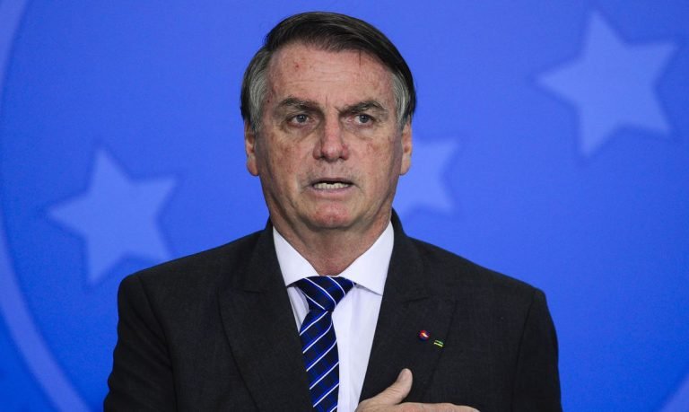 Bolsonaro se filia ao PL durante cerimônia em Brasília