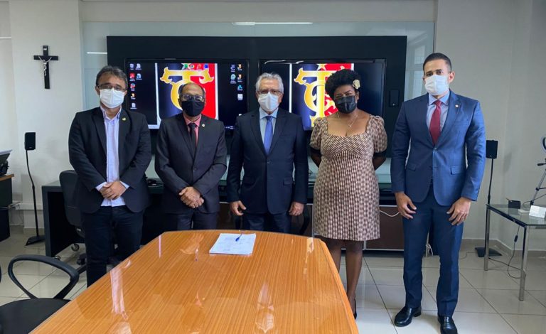 Membros da mesa diretora da Câmara de Campina Grande fazem visita ao presidente do TCE