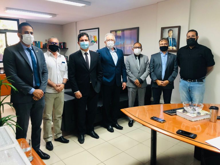 Presidente da CMCG participa de reunião no TCE para homenagens ao patrono da Câmara
