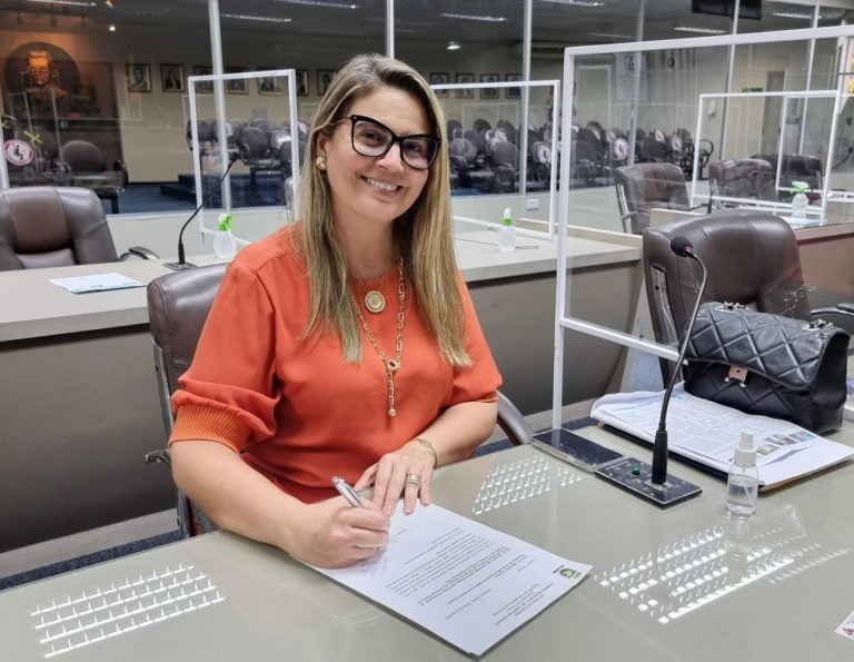 Saúde e valorização da cultura: Vereadora Carol Gomes tem 14 novos projetos aprovados na CMCG
