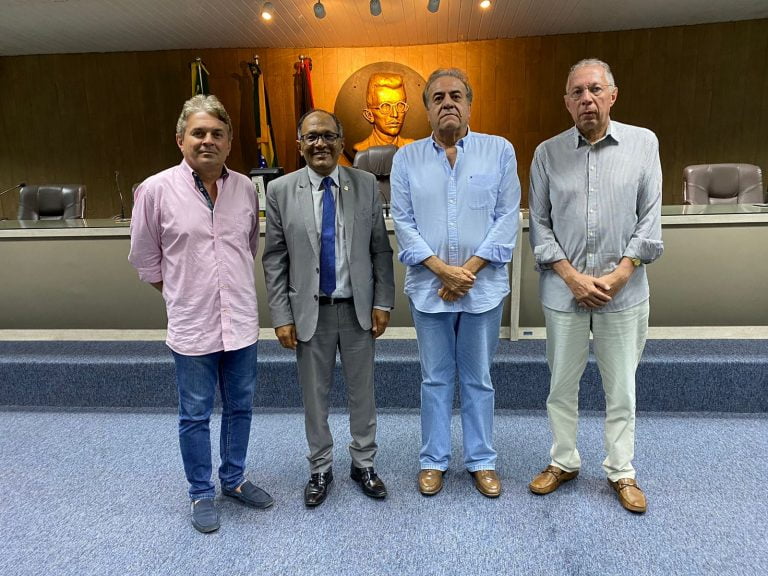 Presidente da Câmara recebe visita de representantes do setor industrial