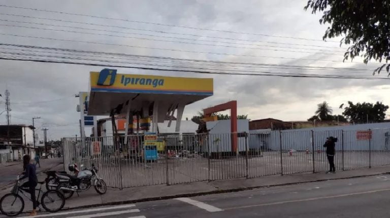 Bandidos explodem escritório de posto de combustíveis em busca de dinheiro