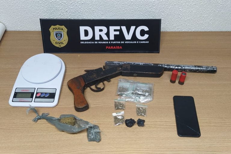 Adolescente é apreendido com espingarda 12, drogas e munições na PB
