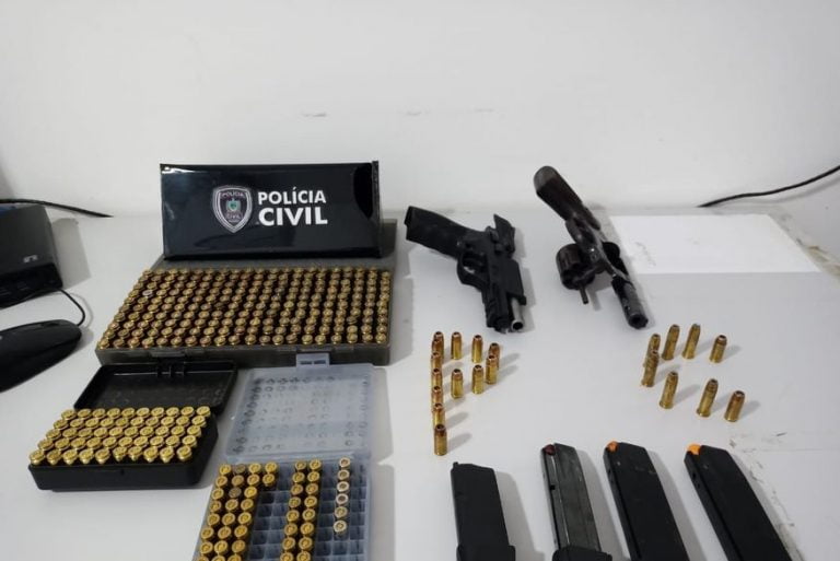Dupla é presa com armas e munições no Sertão do Estado