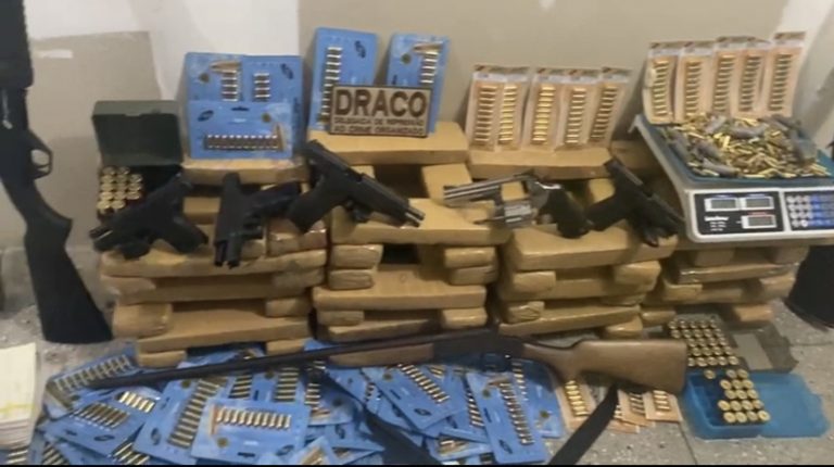 Policial Militar e mais quatro são presos com arsenal e drogas durante operação