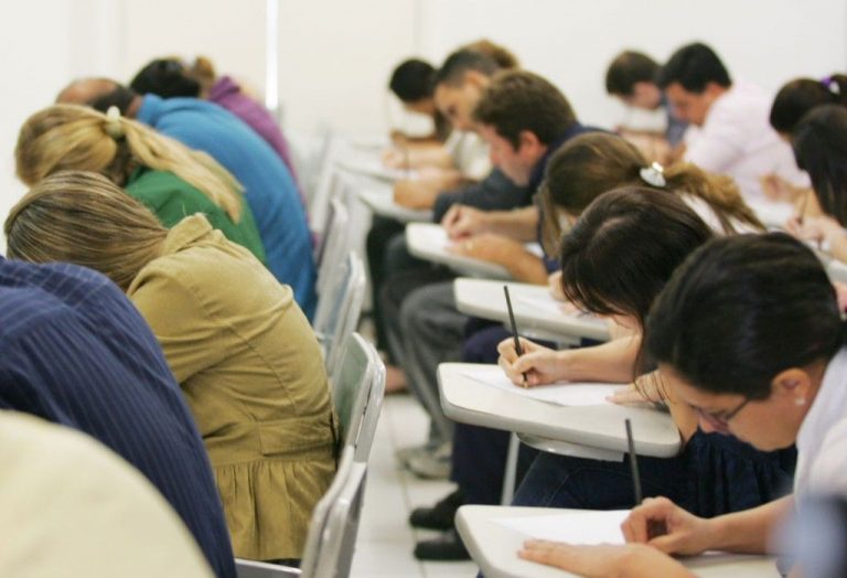 Prefeitura na PB abre inscrições para concurso com mais de 100 vagas e salários até R$ 10,5 mil
