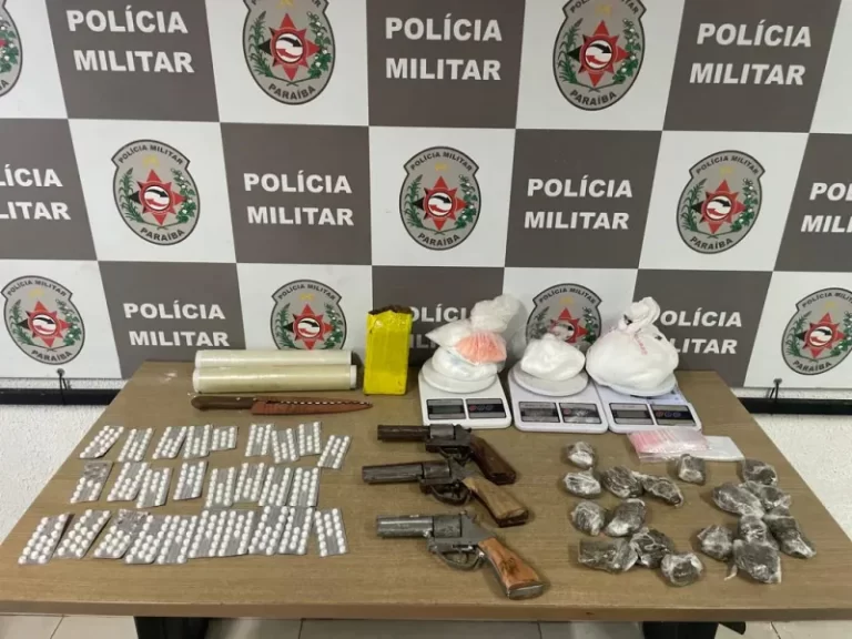 Bolsa de bebê é apreendida com armas e drogas, em João Pessoa