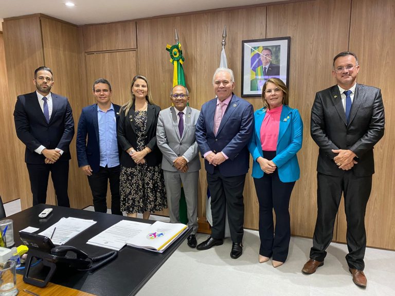 Vereadores de Campina Grande são recebidos pelo ministro da Saúde, em Brasília
