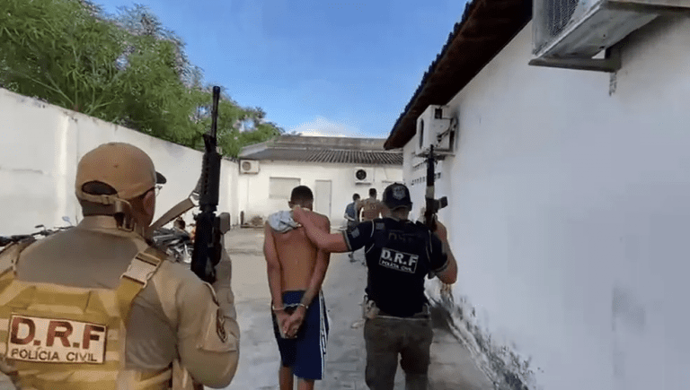 Dupla suspeita de roubar carros de mulheres e usar cartões das vítimas é presa em Campina Grande