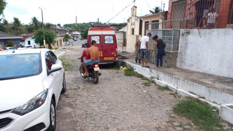 Homem perde dedos da mão ao soltar bomba durante comemoração de gol do Brasil, em Santa Rita
