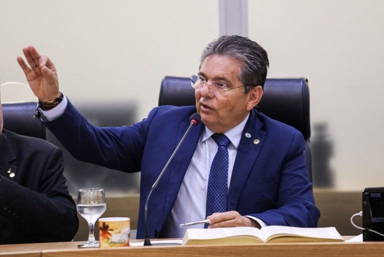 Aprovada PEC que permite reeleição de presidente da ALPB por até dois biênios