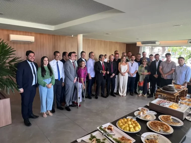 ALPB: Adriano Galdino e Branco Mendes reúnem 26 deputados em café da manhã, em João Pessoa