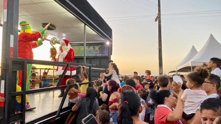 Chegada do Papai Noel no Bairro das Cidades reúne cerca de 500 crianças, em Campina Grande