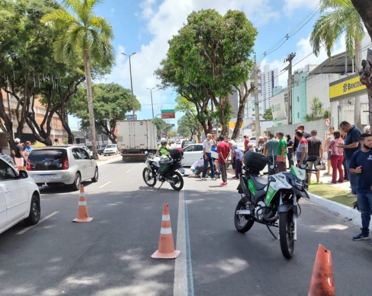 Idosa morre atropelada por carro na Avenida Epitácio Pessoa, em João Pessoa
