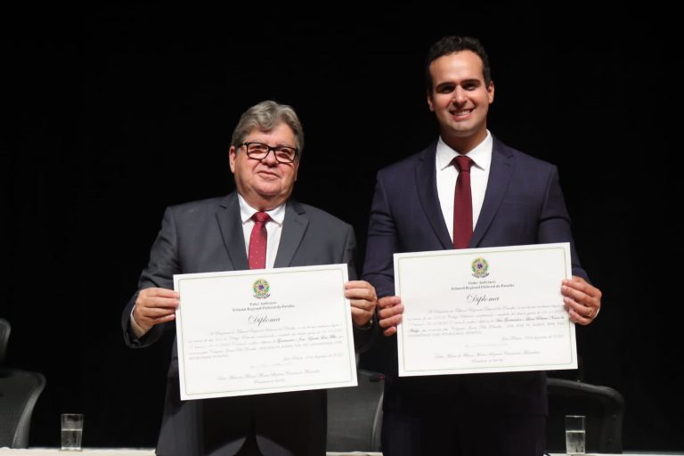 Governador, senador e deputados eleitos na Paraíba são diplomados