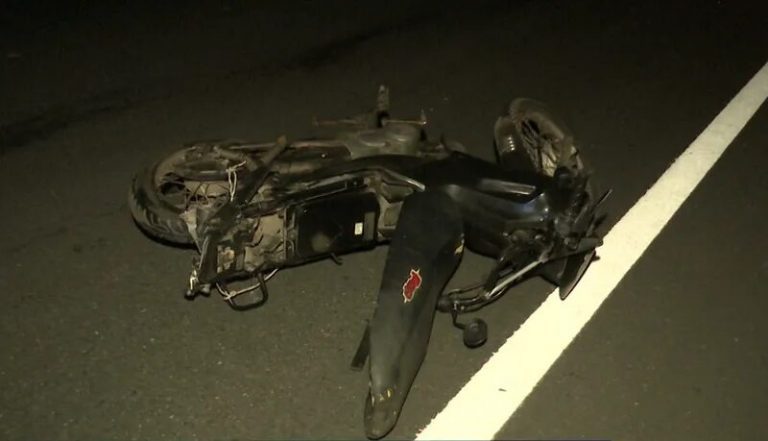 Mulher morre após bater com a moto em caminhonete na BR-230