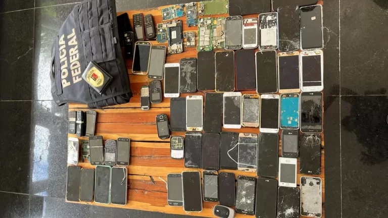 PF apreende celulares durante operação no Serrotão, em Campina Grande