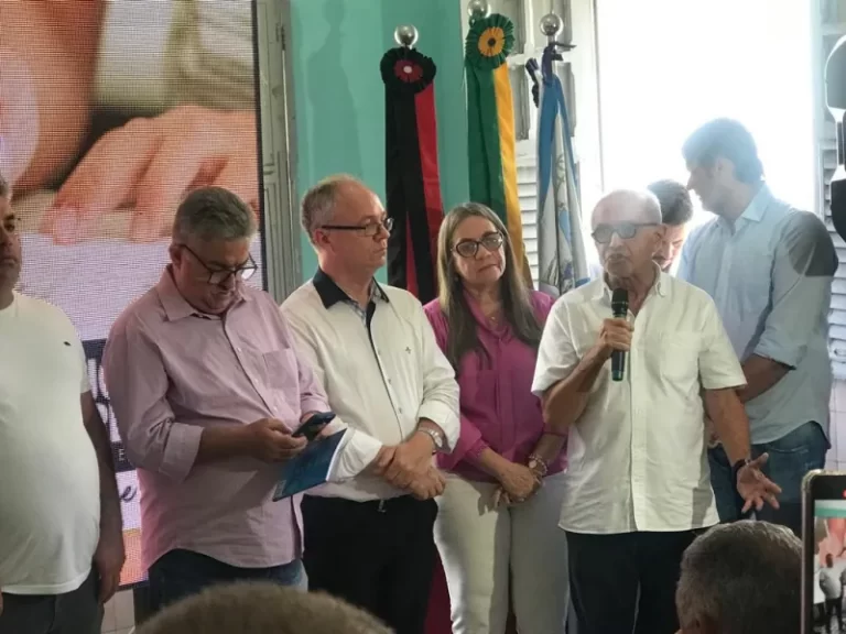 Prefeito de João Pessoa anuncia concurso na Educação com 400 vagas; secretaria prepara edital