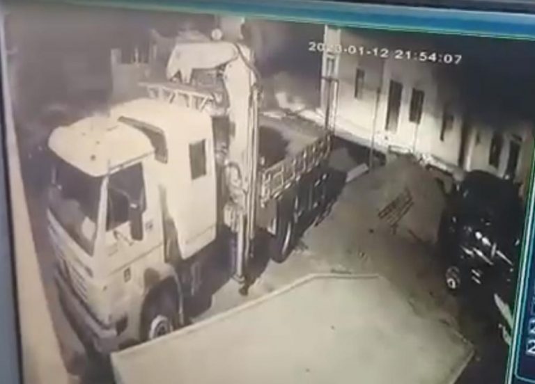 Vídeo mostra momento de colisão que terminou com dois mortos durante perseguição policial